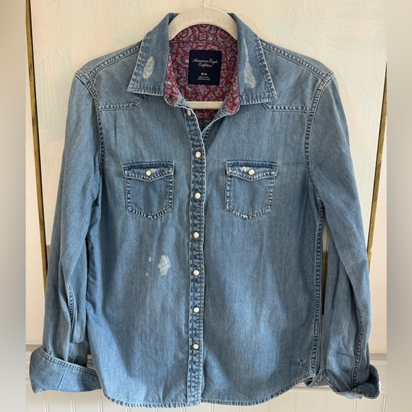 AMERICAN EAGLE Distressed Button Up Pearl Snap Lightweight Denim Shacket Size M - Picture 1 of 8